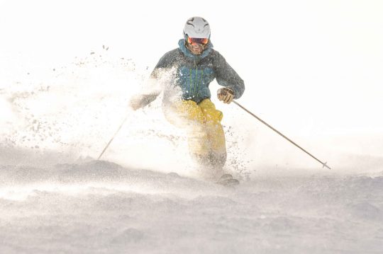 Buckelpistenfahren im Pulverschnee